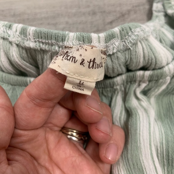 Hem & Thread Crop Top - Picture 3 of 4